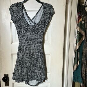 Brandy-Melville Open-back floral dress